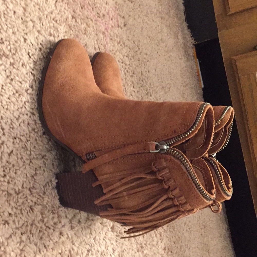 Small heeled ankle boots